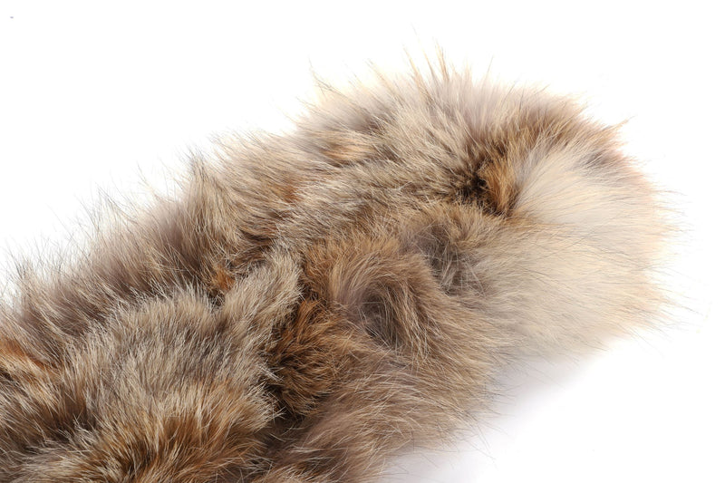 Natural colour coyote fur collar